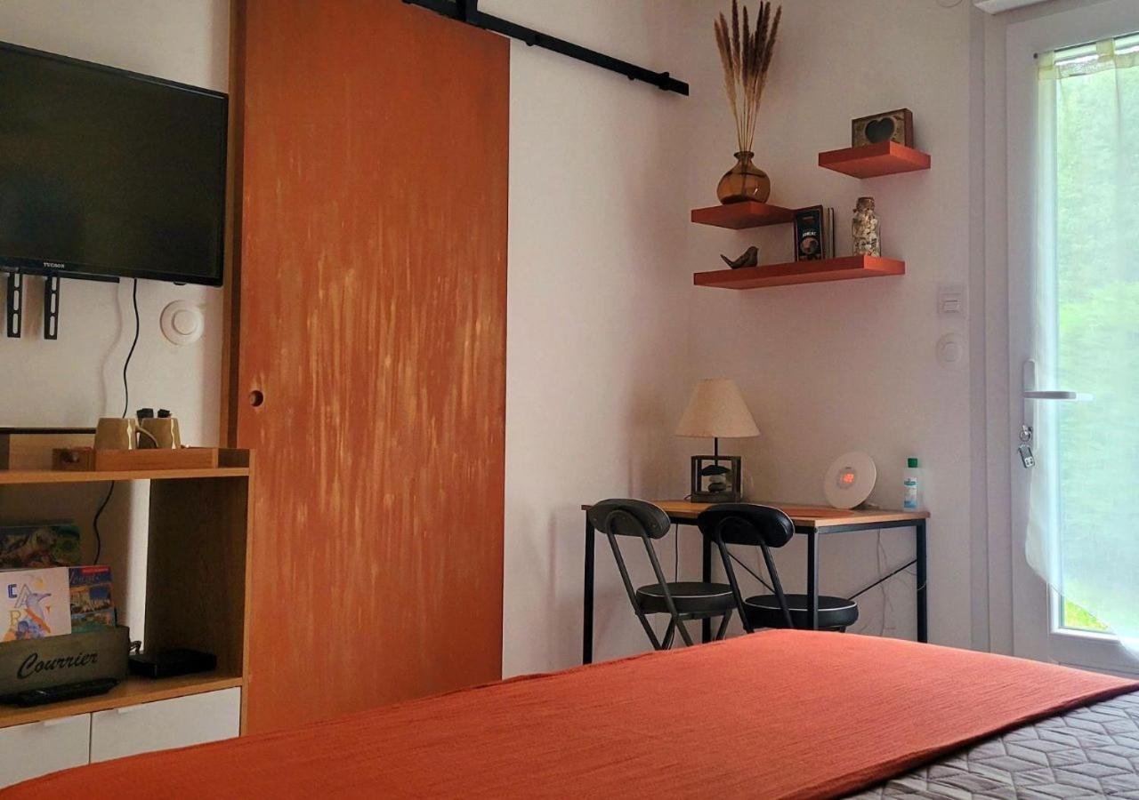 Vivre Benaise Chambre D'Hotes Chaunac Habitación foto